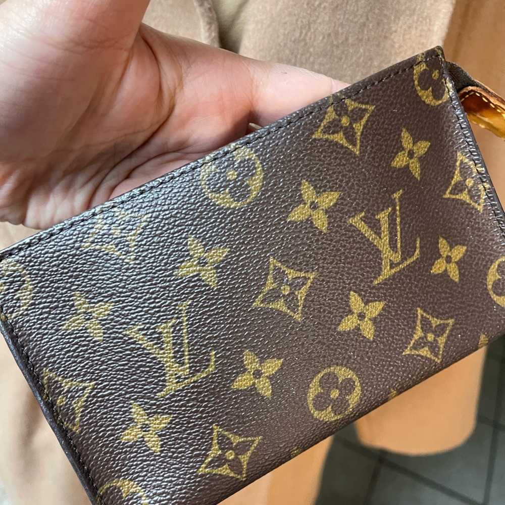 Authentic Louis Vuitton monogram accessory  pouch (D5002) - Picture 3 of 11